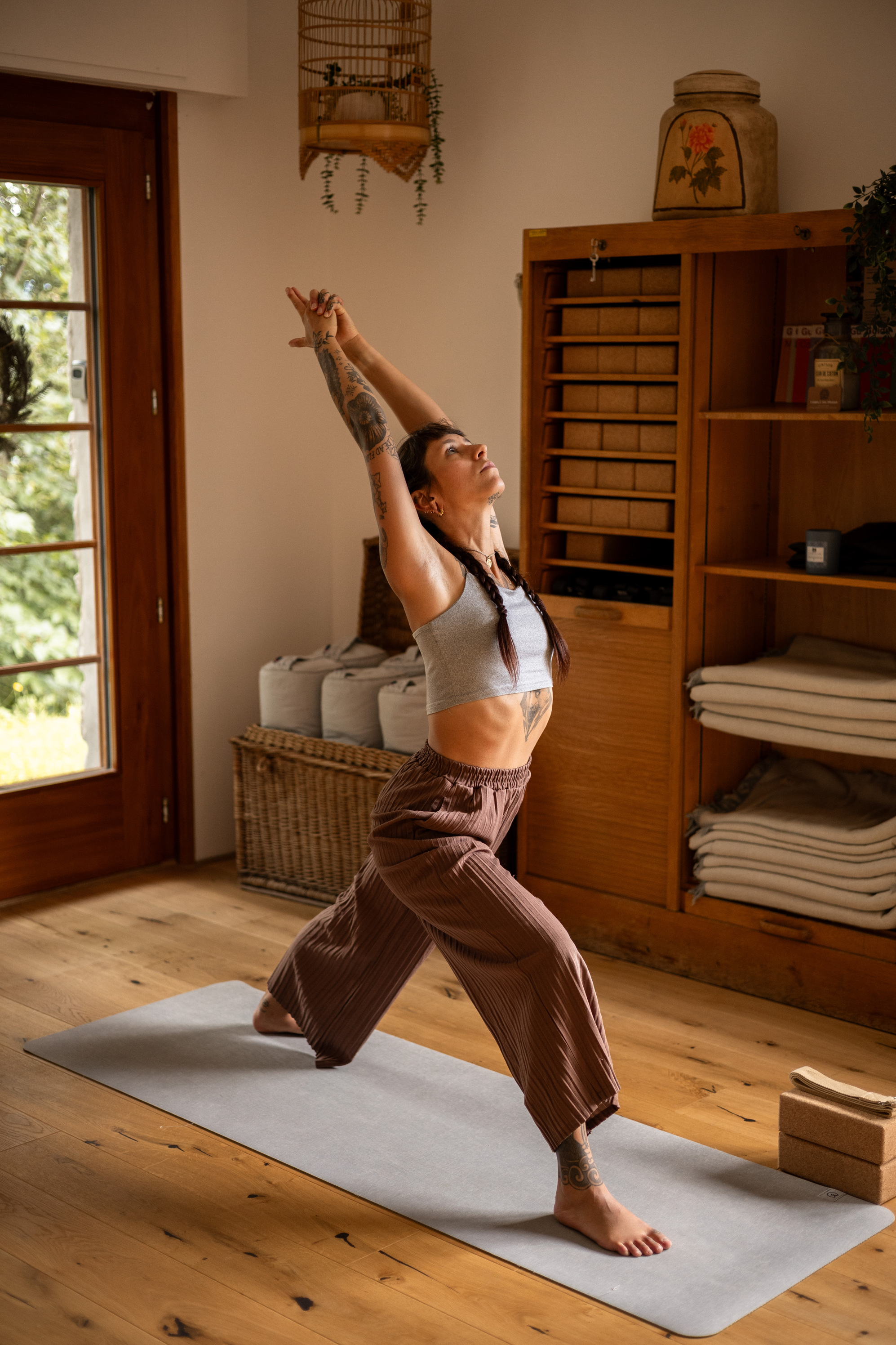louise prof de yoga crans montana